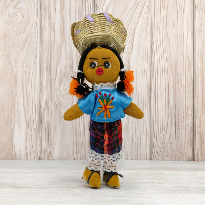Muñeca de Trapo Artesanal con Cesta