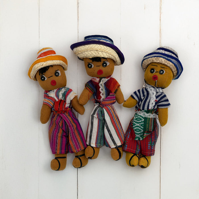 Muñeco Artesanal con Traje Típico – Guatemala
