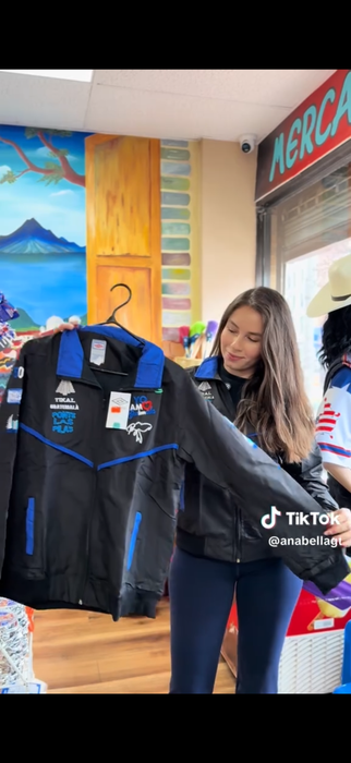 Chumpa / Jacket/ Chaqueta con Frases y Detalles de Guatemala