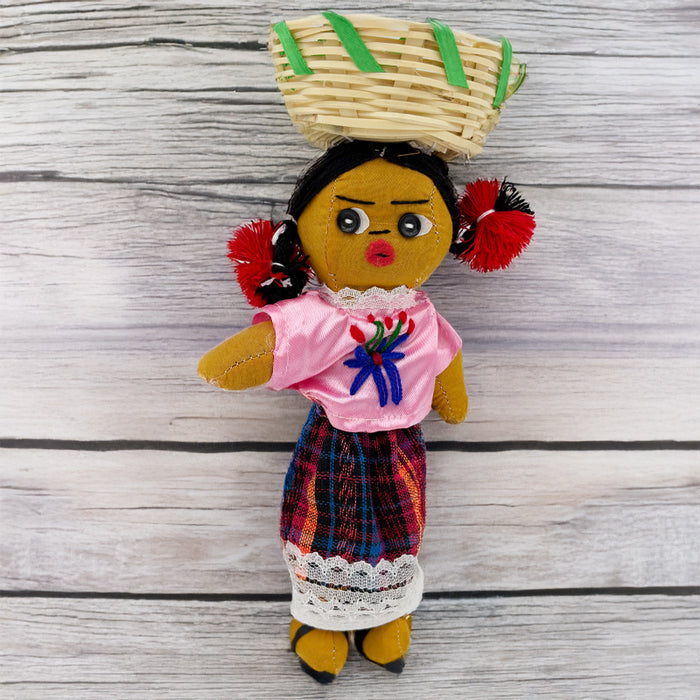 Muñeca de Trapo Artesanal con Cesta