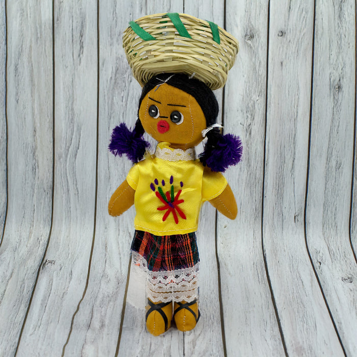 Muñeca de Trapo Artesanal con Cesta